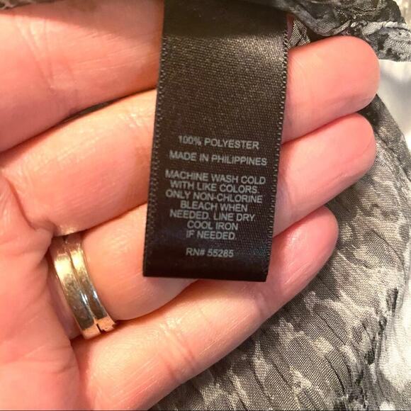 Express Snakeskin Semi Sheer Lined Career Party Top Blouse Women’s S Small - Picture 8 of 8